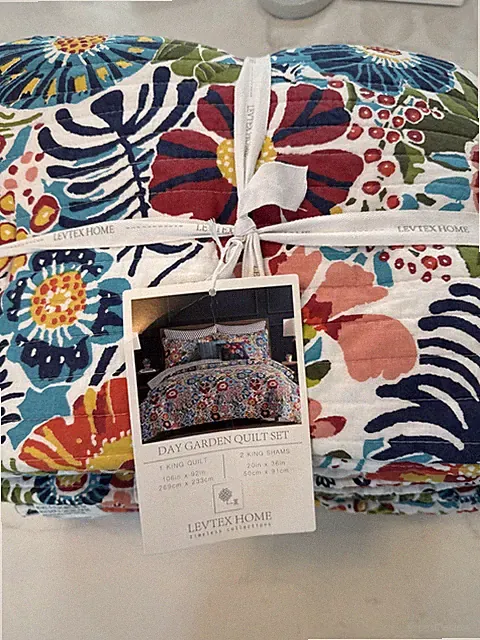 Levtex Home Day Garden 100% Reversible KING Quilt & Pillowshams Set BRAND NEW