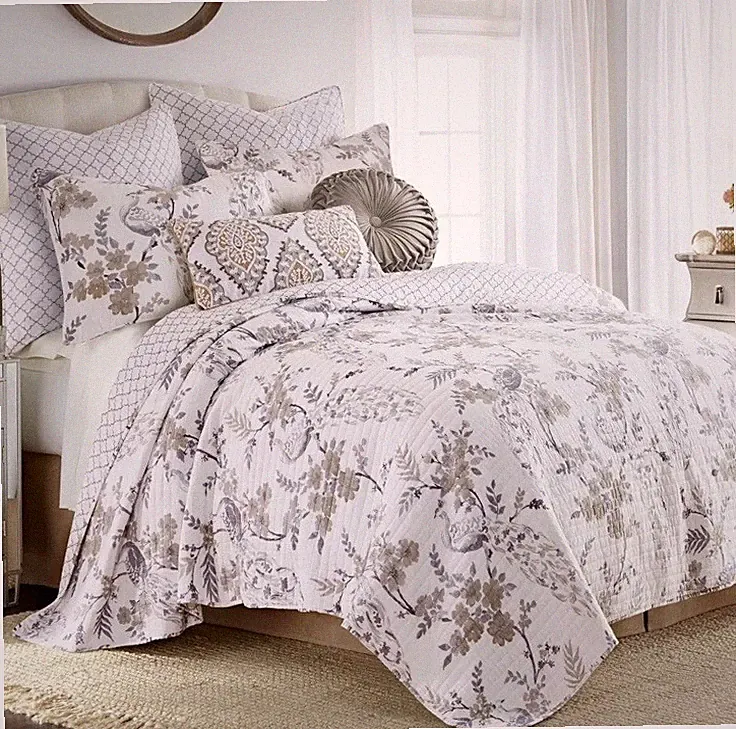 Levtex Home Pisa Reversible King Quilt + 2 King Shams New