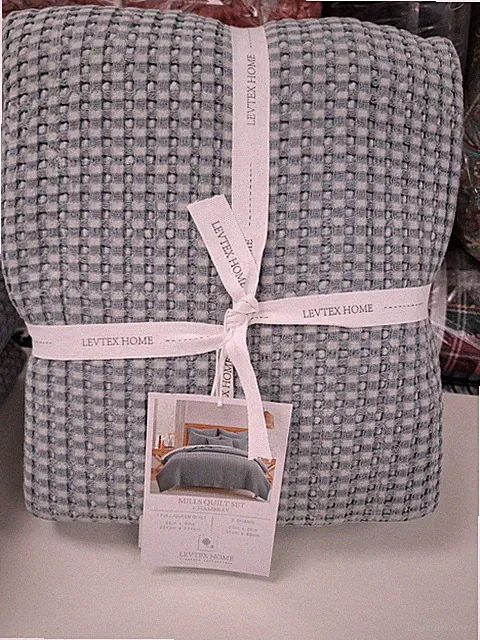 Levtex Mills Waffle Textured FULL/QUEEN Quilt Bedspread and 2 Shams - Chambray